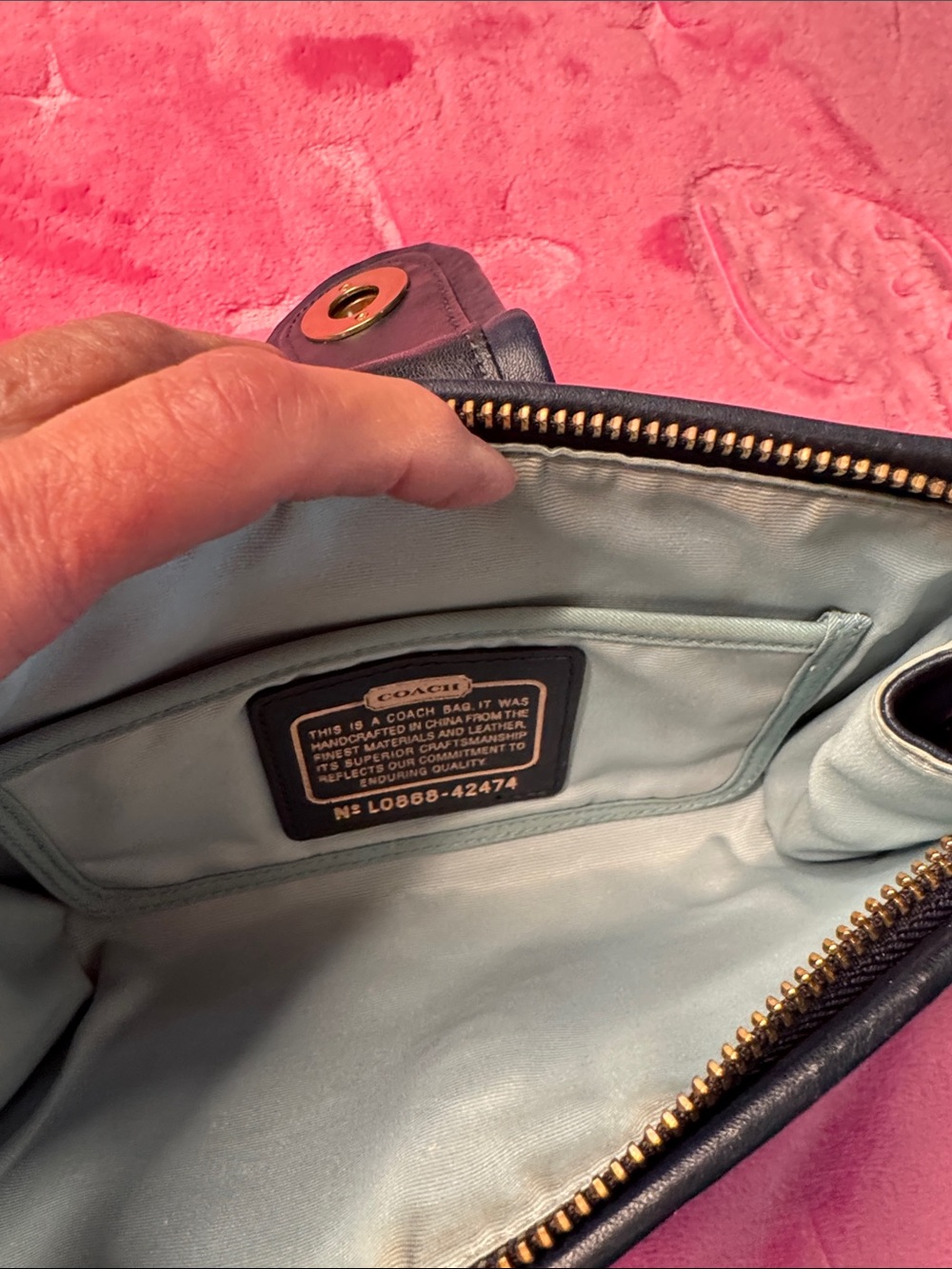 Coach Straw & Navy Leather Turnlock Zip Clutch 2008 EUC with Hangtag - Picture 3 of 7